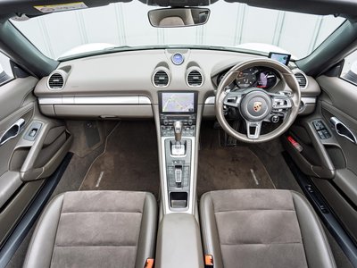 صورة 6 لـ 2017 Porsche 718