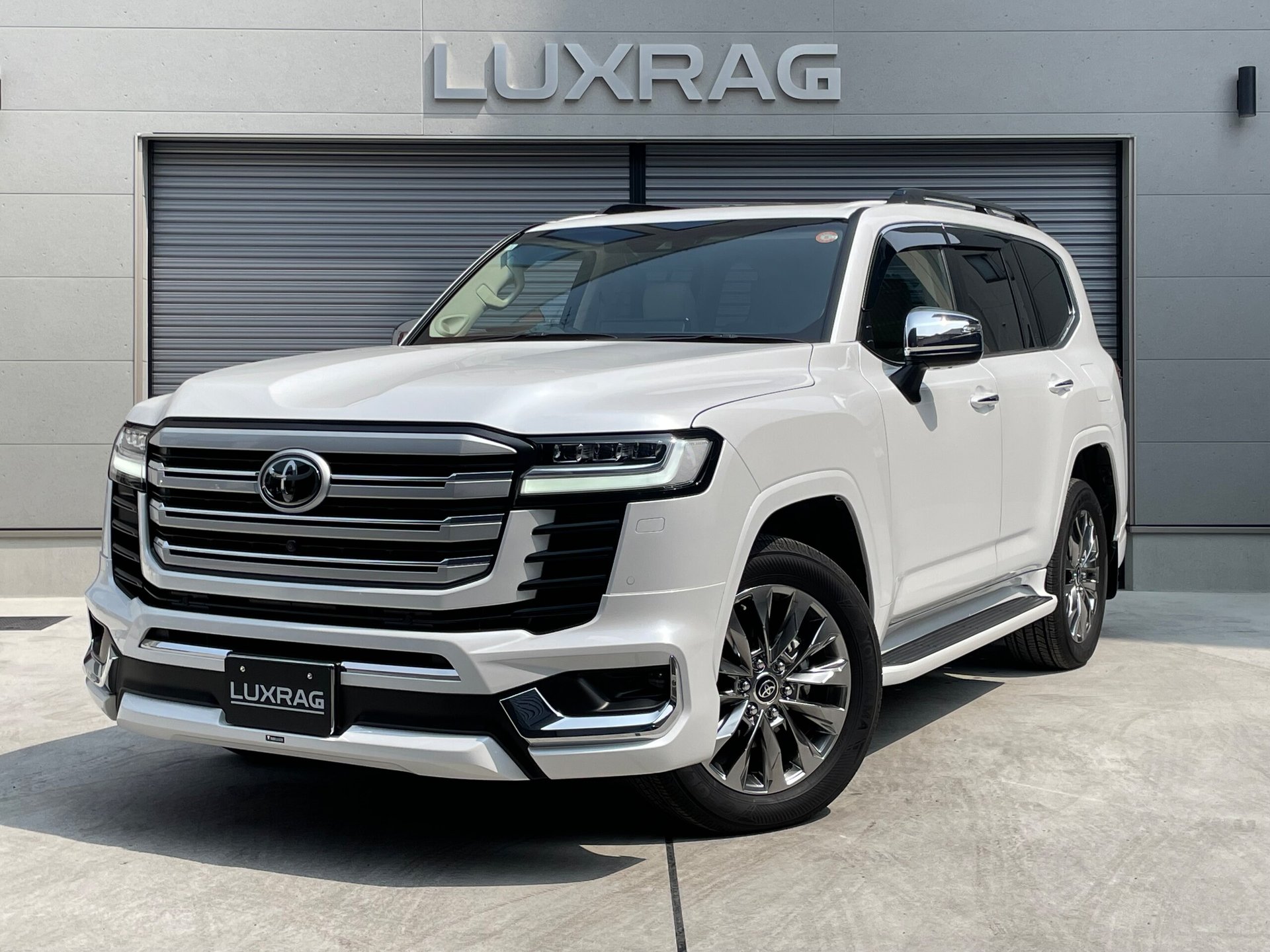 TOYOTA LAND CRUISER 300 - View 1