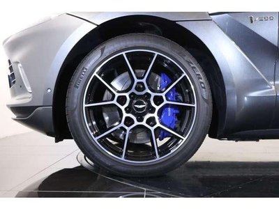 ASTON MARTIN DBX - 9