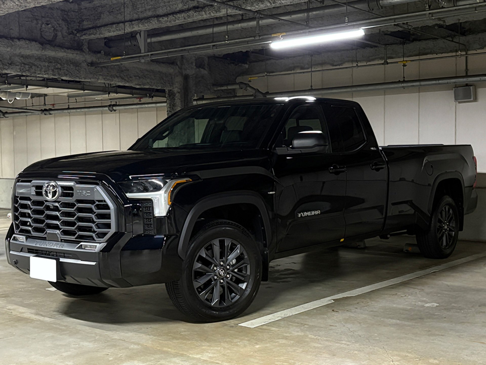 TOYOTA TUNDRA - View 1