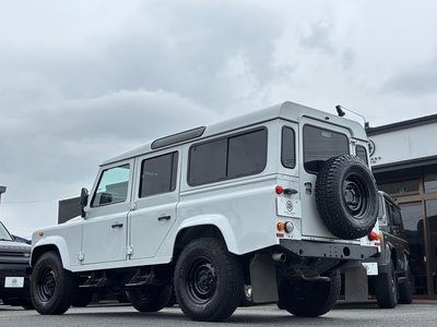 LAND ROVER DEFENDER - 4