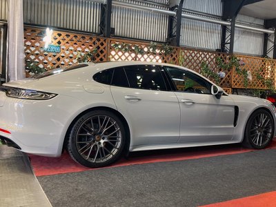 PORSCHE PANAMERA - 8