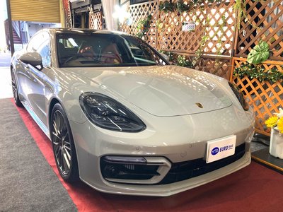 PORSCHE PANAMERA - 4