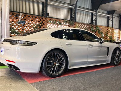 PORSCHE PANAMERA - 9