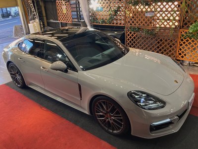 PORSCHE PANAMERA - 5