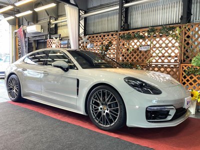 PORSCHE PANAMERA - 1