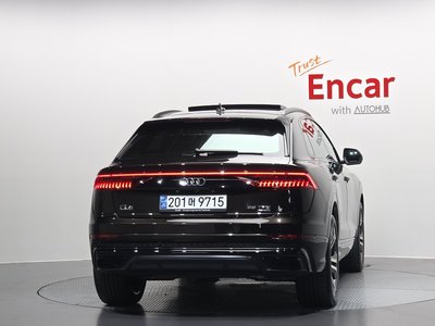 AUDI Q8 - 3