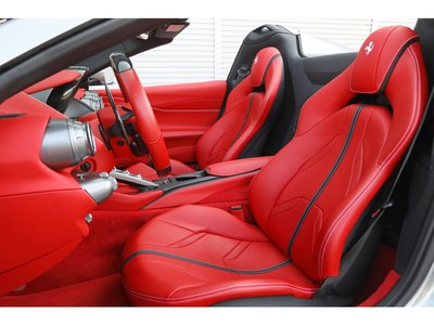 صورة 10 لـ 2020 Ferrari 812 GTS