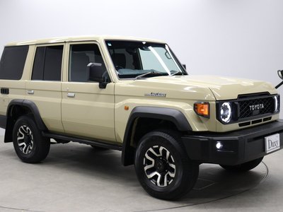 TOYOTA LAND CRUISER 70 - 8