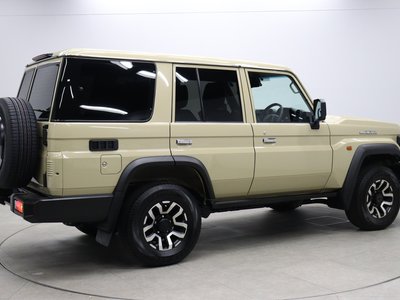 TOYOTA LAND CRUISER 70 - 10