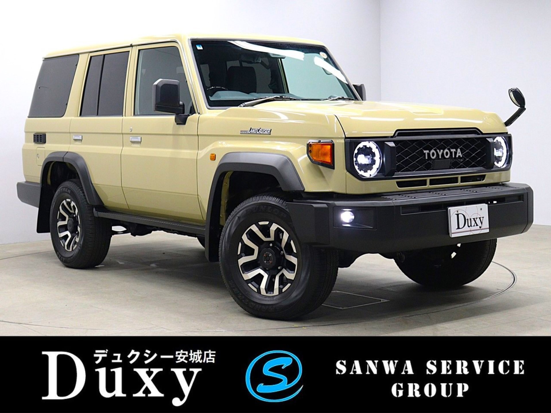 TOYOTA LAND CRUISER 70 - View 1