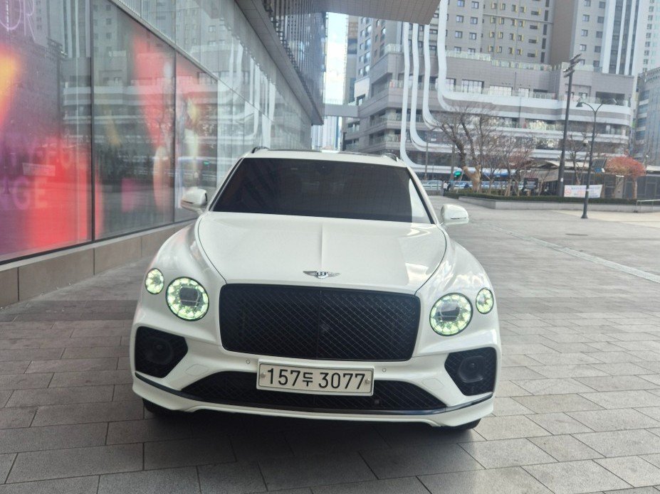 BENTLEY BENTAYGA - View 1