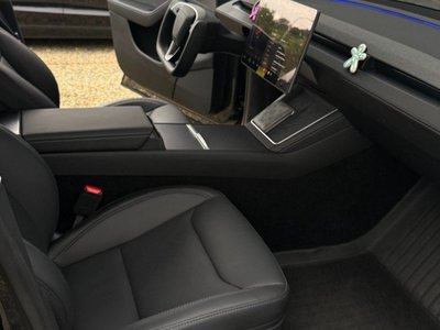 2025 Tesla MODEL Y — миниатюра 13