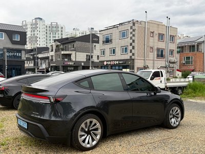 2025 Tesla MODEL Y 照片 7