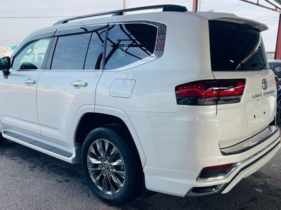 TOYOTA LAND CRUISER 300 - 7