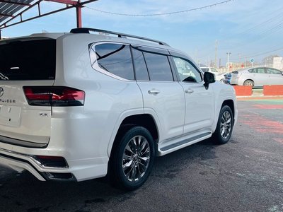 TOYOTA LAND CRUISER 300 - 9