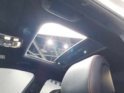 2021 Genesis GV70 — миниатюра 18