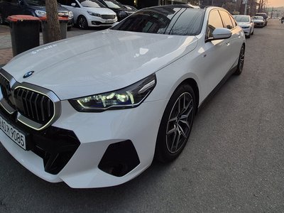 BMW 5 SERIES - 1