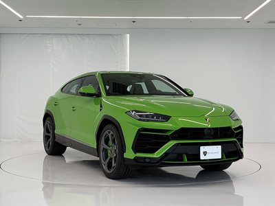 LAMBORGHINI URUS - 1