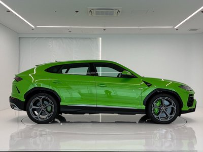 LAMBORGHINI URUS - 8