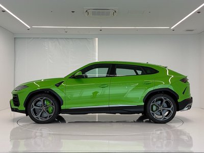 LAMBORGHINI URUS - 4