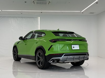 LAMBORGHINI URUS - 5