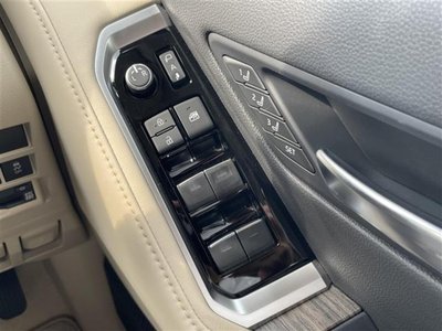 2023 Toyota LAND CRUISER 300 — миниатюра 11