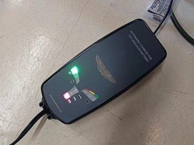 ASTON MARTIN DB12 - 10