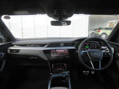 AUDI Q8 E-TRON - 10