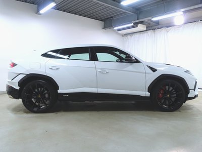 صورة 8 لـ 2023 Lamborghini URUS