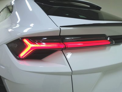 صورة 5 لـ 2023 Lamborghini URUS