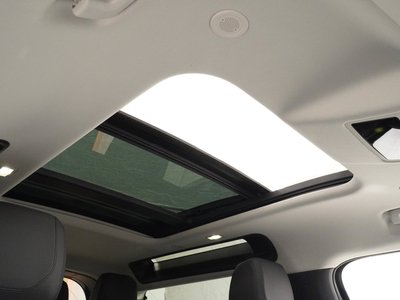 LAND ROVER DEFENDER 2023 thumbnail 3