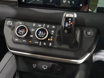 LAND ROVER DEFENDER 2023 thumbnail 6