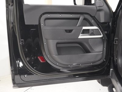 LAND ROVER DEFENDER 2023 thumbnail 31
