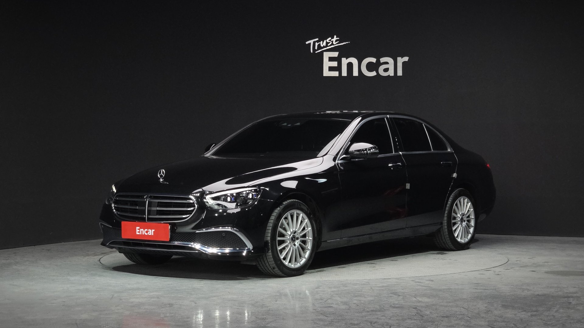 MERCEDES-BENZ E-CLASS - View 1