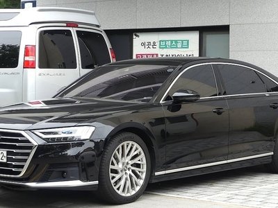 AUDI A8