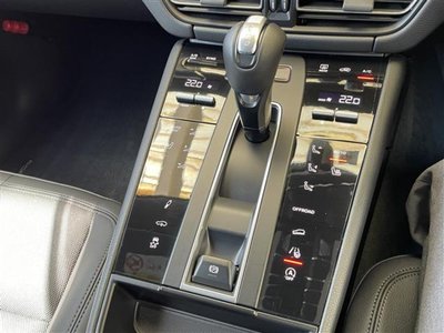 PORSCHE MACAN - 8