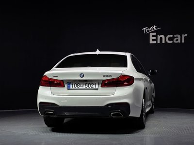 2017 BMW 5 SERIES — фото 4