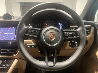 صورة 8 لـ 2023 Porsche MACAN