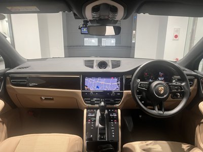 صورة 7 لـ 2023 Porsche MACAN