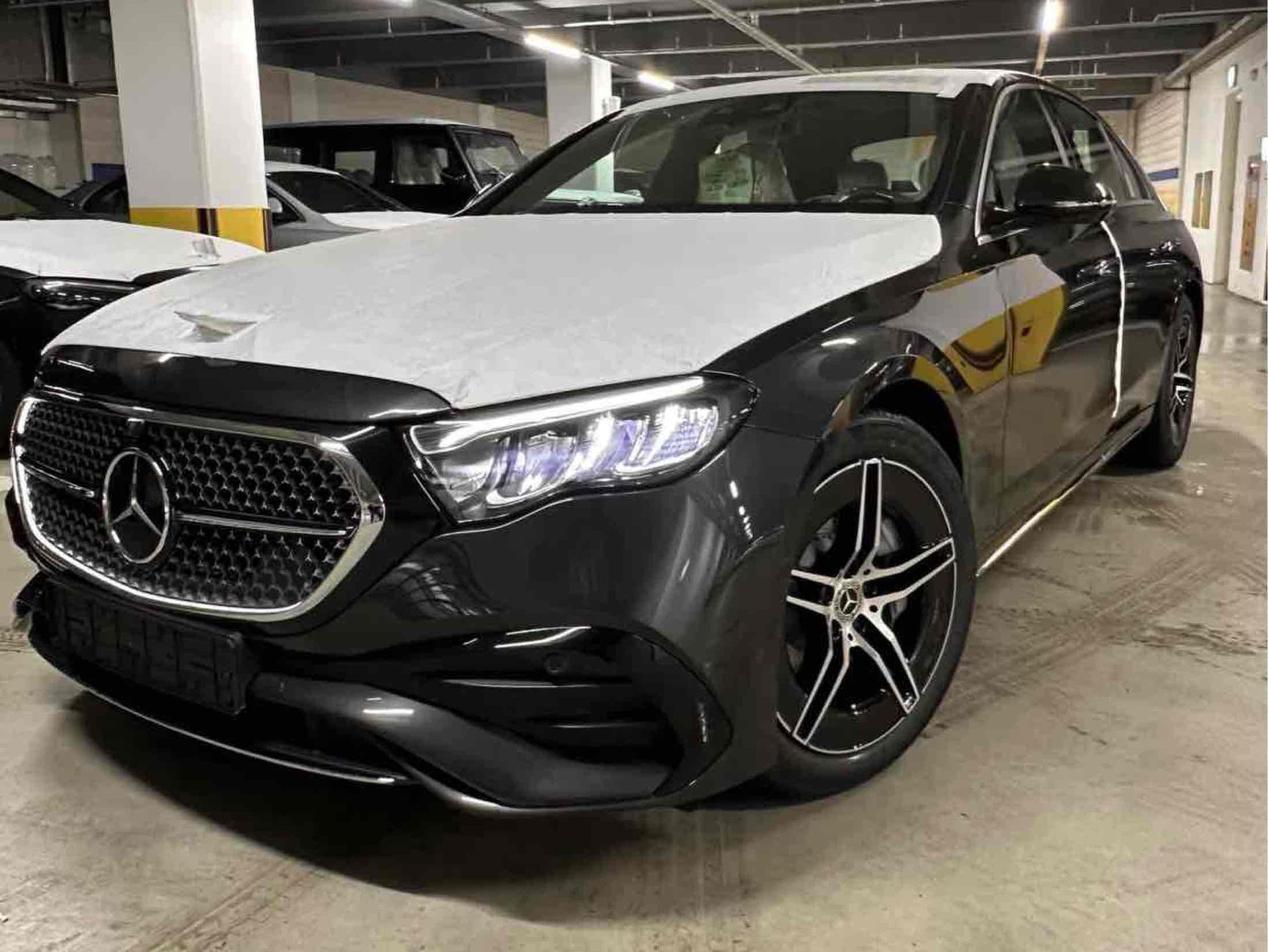 MERCEDES-BENZ E-CLASS - View 1