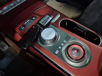 2021 Genesis GV70 — миниатюра 19