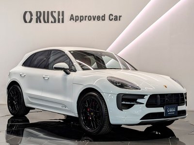 PORSCHE MACAN - 1