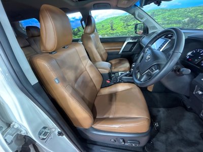 TOYOTA LAND CRUISER PRADO - 8
