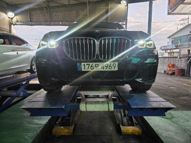 BMW X5 - View 1