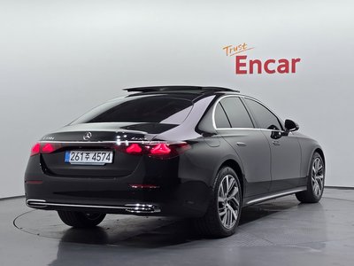 صورة 4 لـ 2025 Mercedes-BENZ E-CLASS