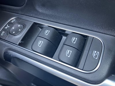 2025 Mercedes-BENZ GLB 缩略图 39
