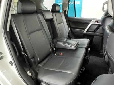 TOYOTA LAND CRUISER PRADO - 9