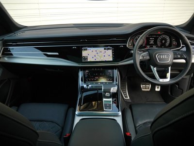 AUDI Q8 - 10