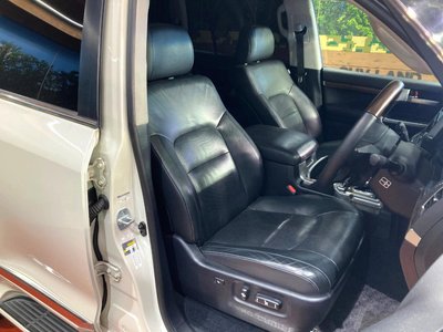 TOYOTA LAND CRUISER 200 - 8